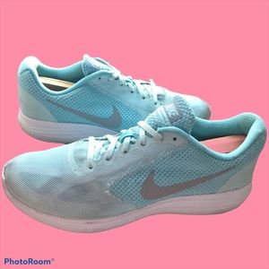 Nike revolution 3 mint/aqua women’s size 10